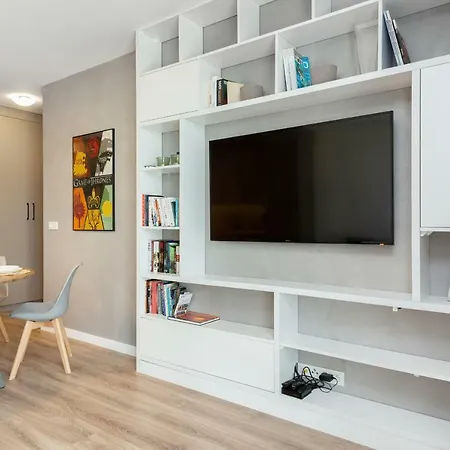 Fort Wola By Renters דירה *